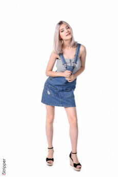 Eva Elfie strip model on a screen