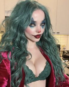 Sexy Halloween babe